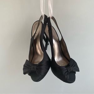 🌷 Black Slingbacks with Peep Toe Bow